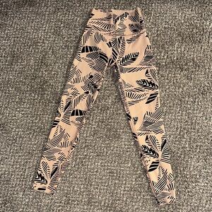 Aerie Leaf Print Leggings - Black and Tan